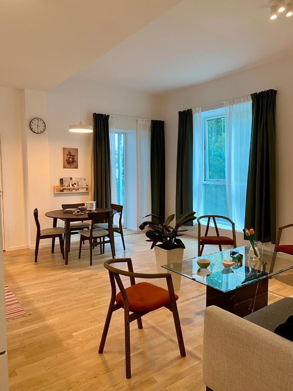 Living room, Seating area, Dining area