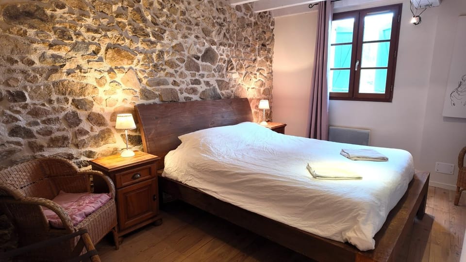 Property building, Living room, Bedroom