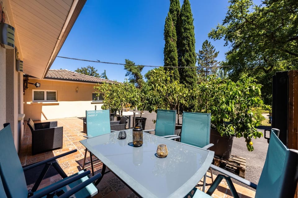 Property building, Balcony/Terrace, Living room