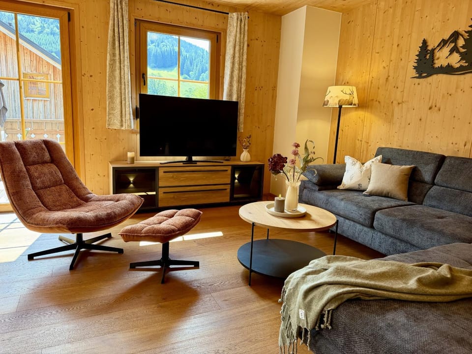 Communal lounge/ TV room, Living room