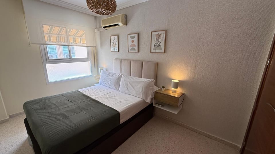 Photo of the whole room, Bedroom, air conditioner