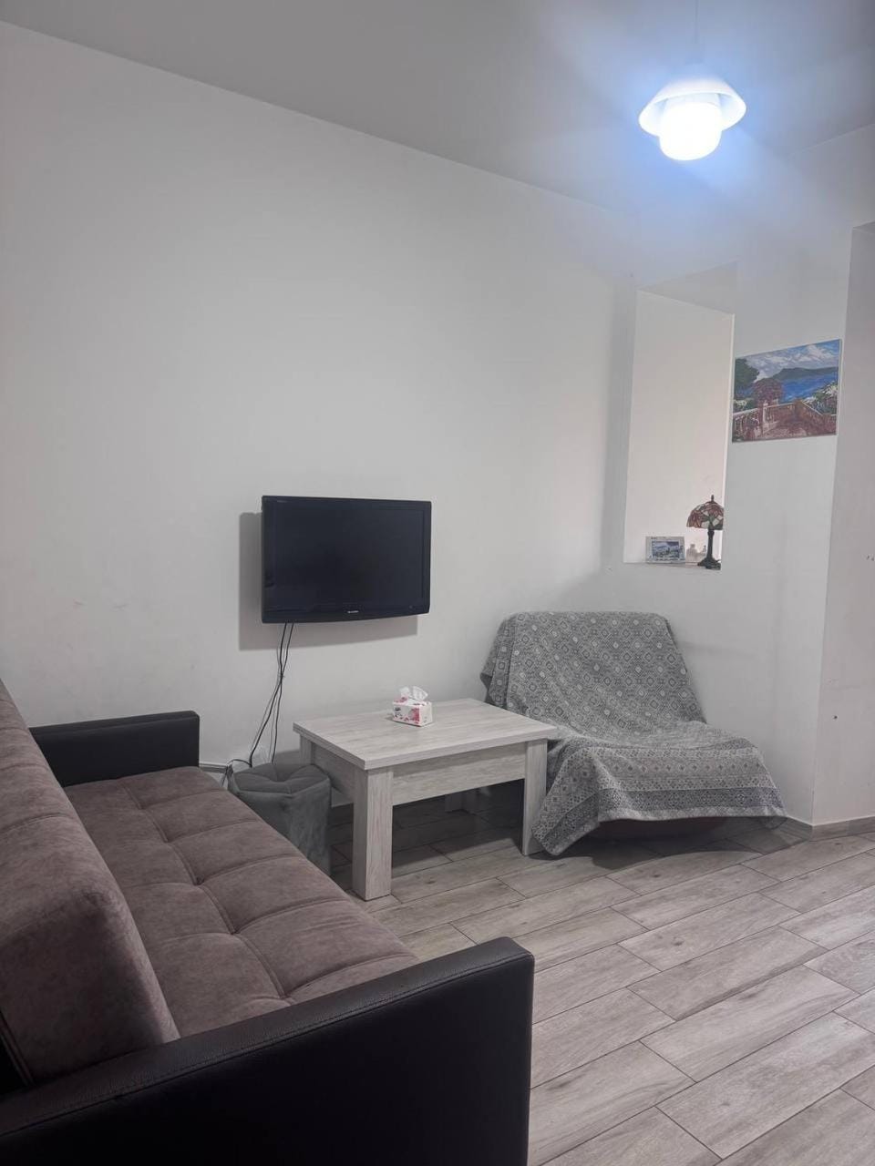 Bed, TV and multimedia, Living room, Seating area