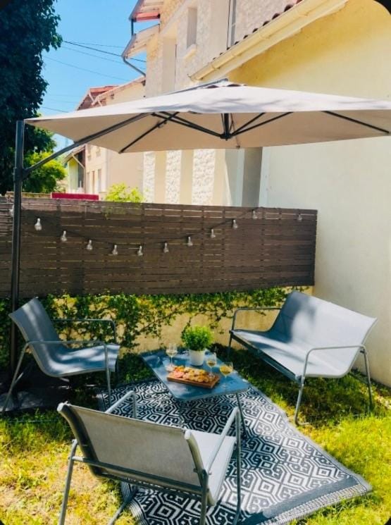 Patio, Garden, Dining area, Garden view