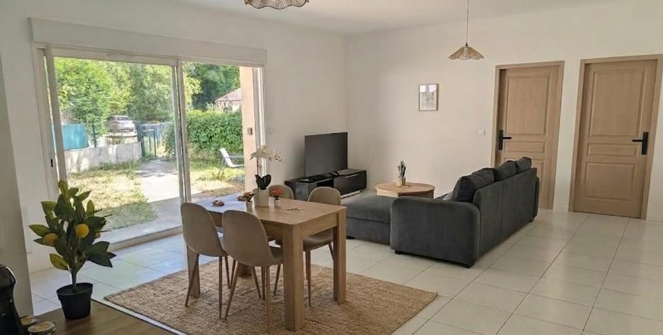 Garden, Garden, TV and multimedia, Living room, Seating area, Dining area, Garden view, Garden view