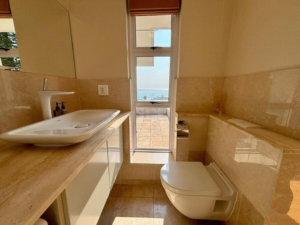Spacious 5 Bedroom Villa Villa in Camps Bay