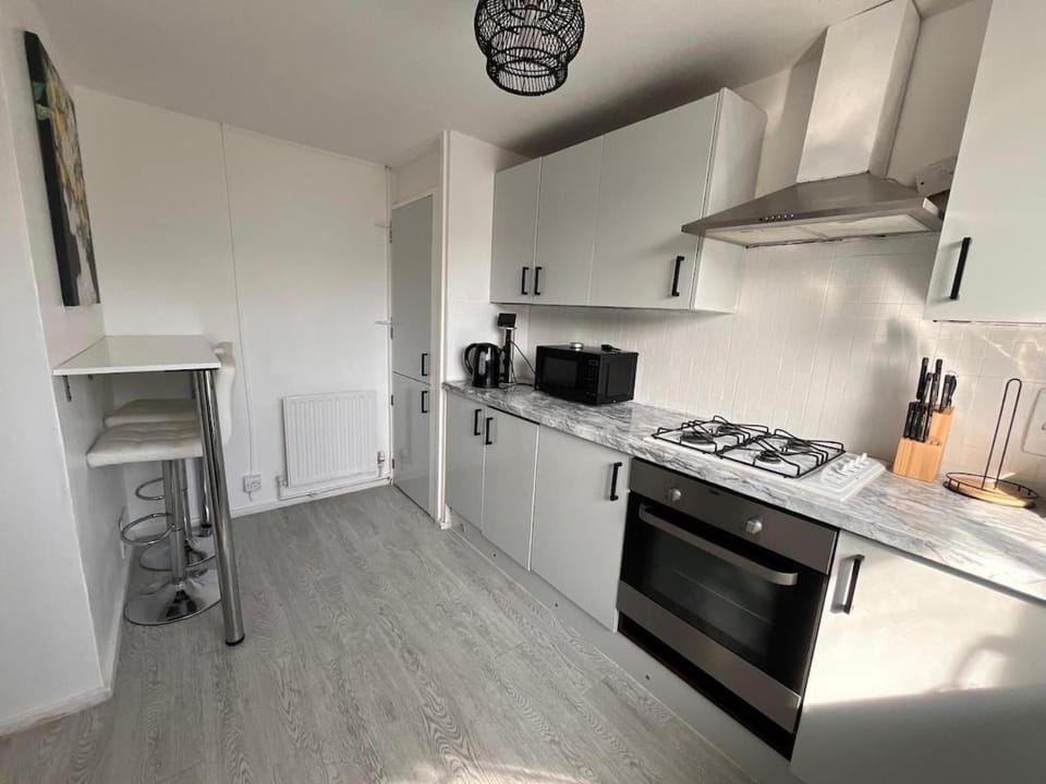 Spacious 3 bed available in Wood Green! Apartment in London
