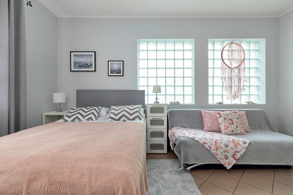 Bed, Photo of the whole room, Seating area
