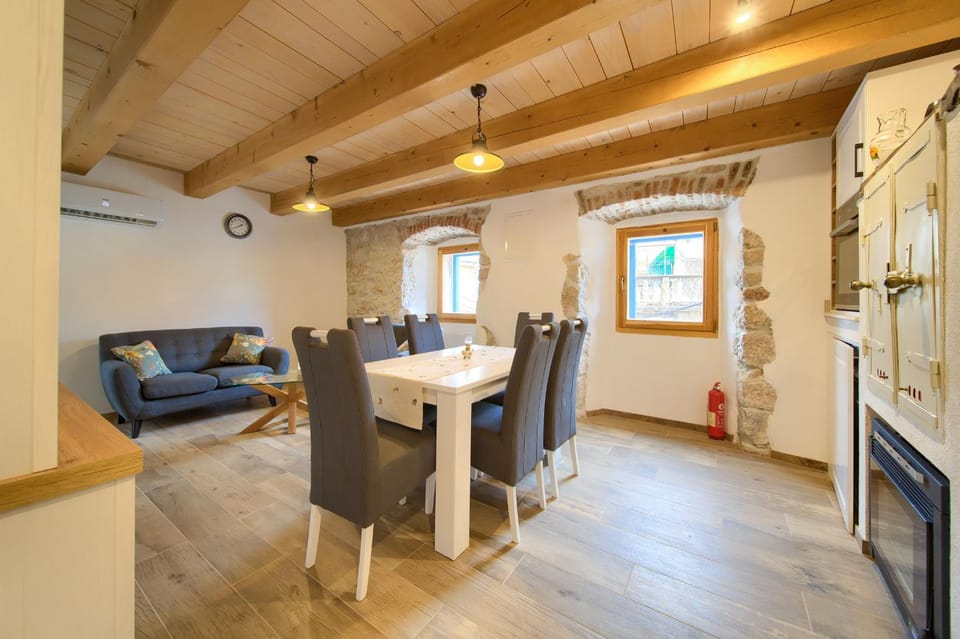 Living room, Dining area, Street view, kitchen