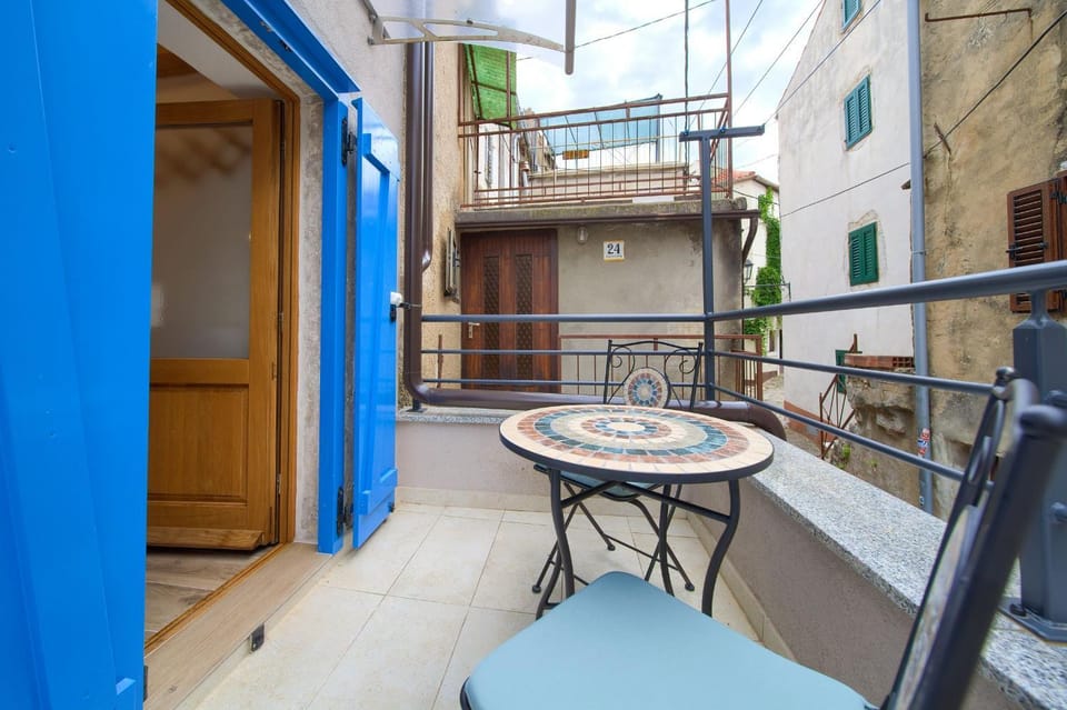 Property building, Balcony/Terrace
