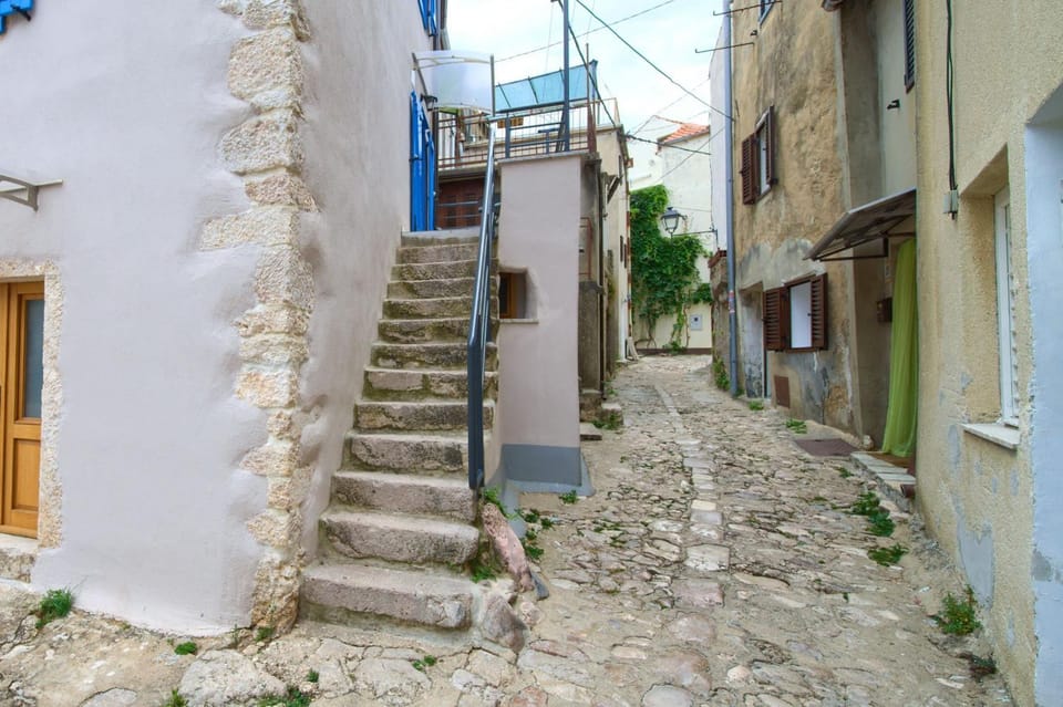 Property building, Street view