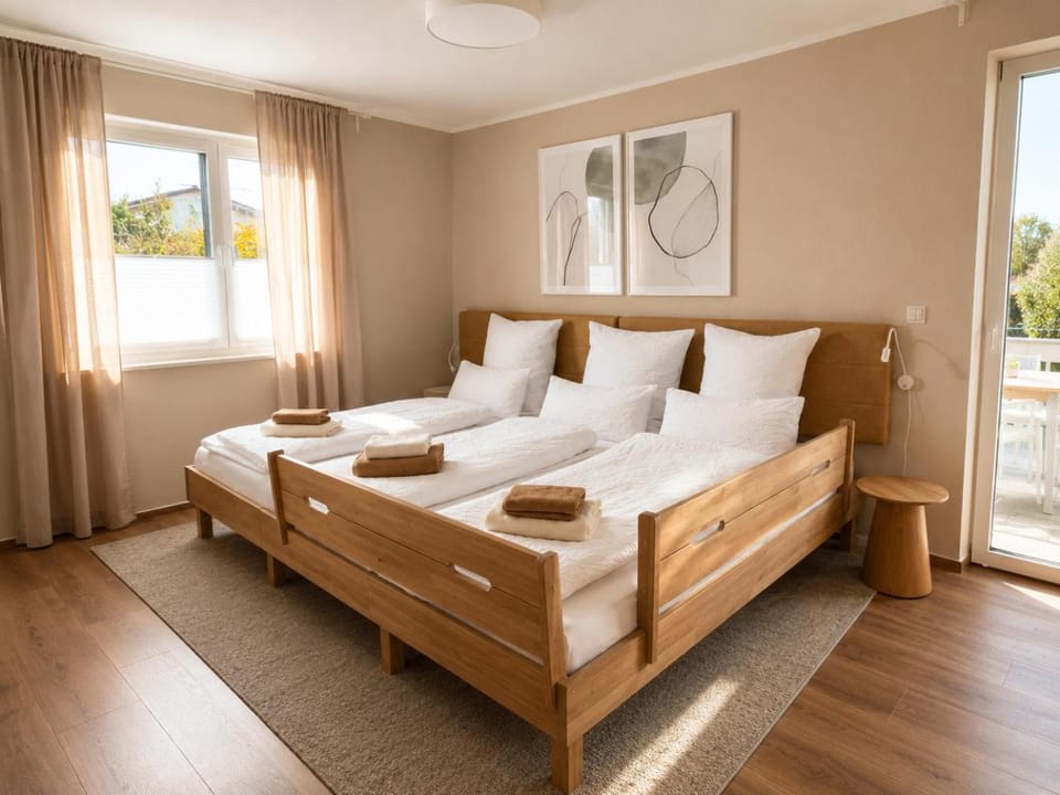 Bed, Bedroom, Family, Facility for disabled guests