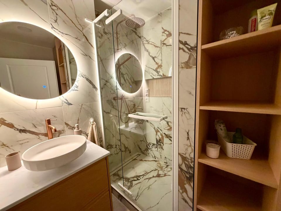 Shower, Bathroom