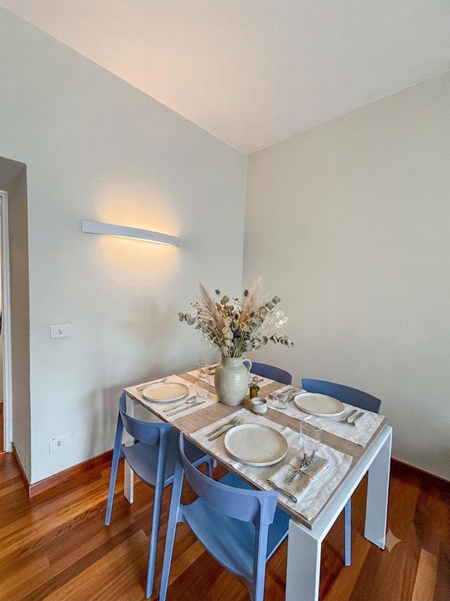 Living room, Photo of the whole room, Dining area