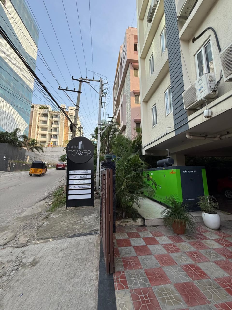 Premium Cozy Couple-Friendly Room - AC - Parking - WI-FI Apartment in Hyderabad