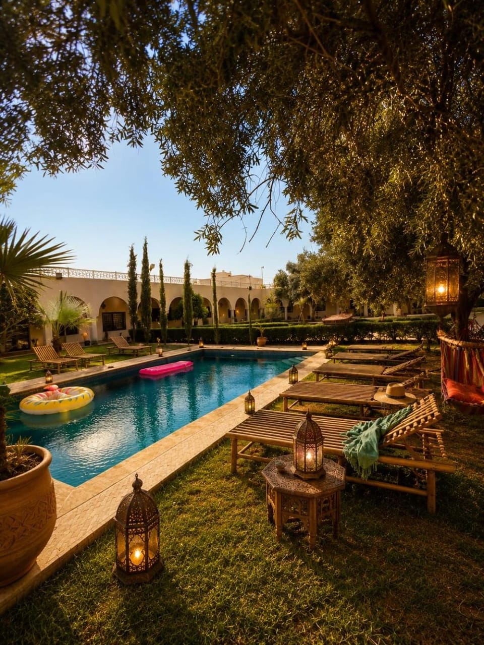 Patio, Spring, Day, Natural landscape, Garden, Garden view, Pool view, Swimming pool, sunbed