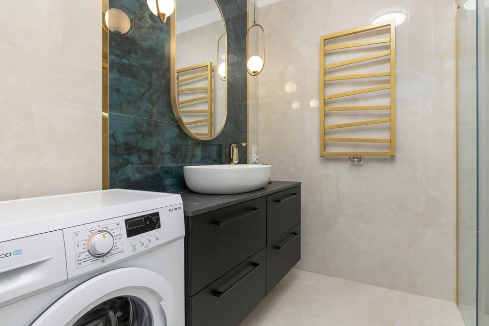 Shower, Bathroom, towels, washing machine