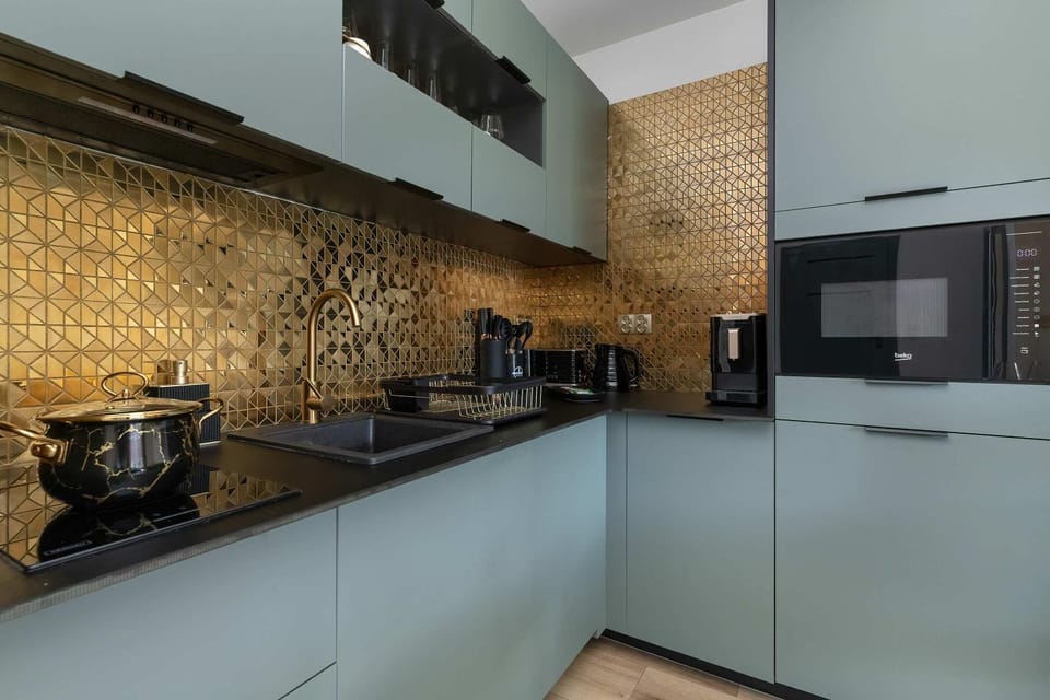 Coffee/tea facilities, Kitchen or kitchenette, stove