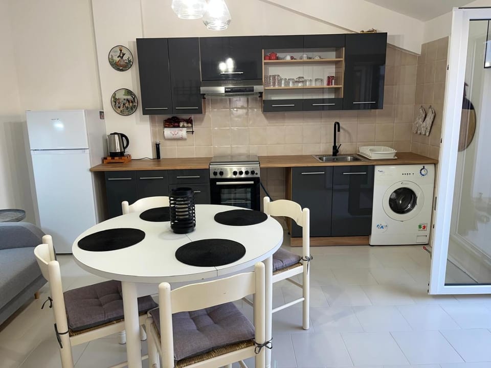 Dining area, Dinner, kitchen