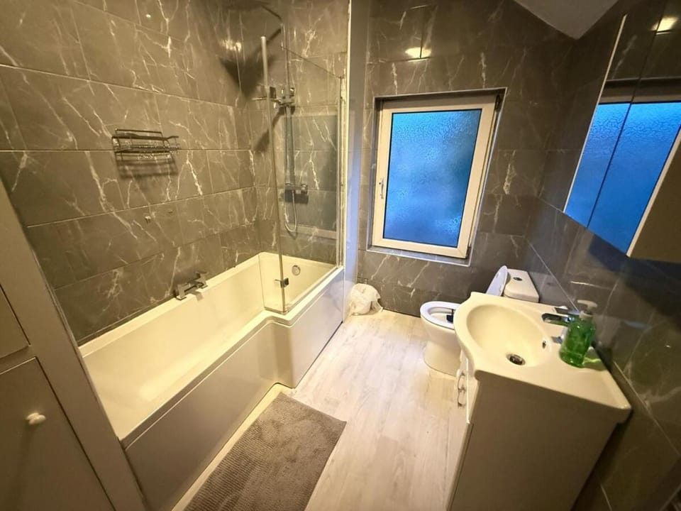 Shower, Toilet, Bathroom, Bath