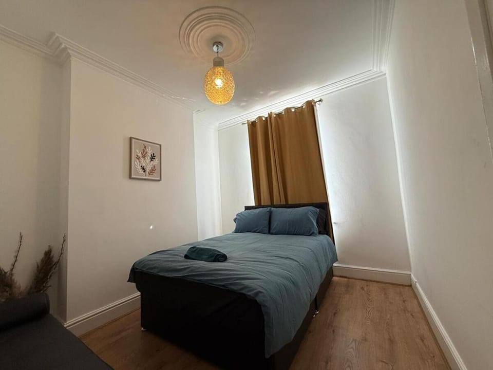 Bed, Seating area, Bedroom, towels