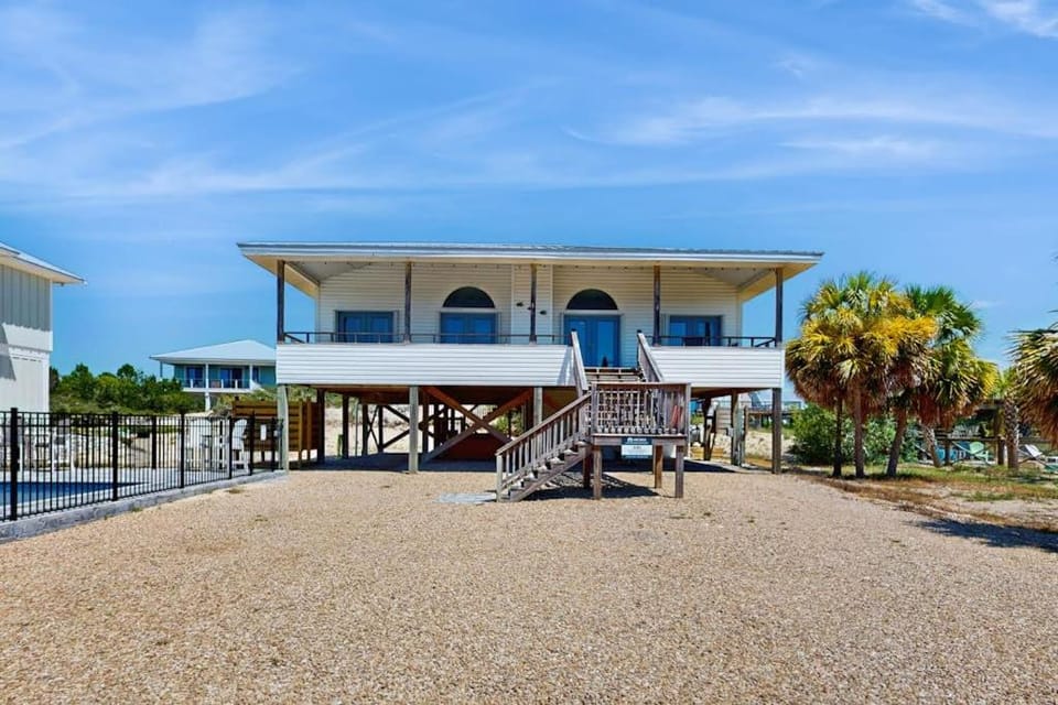 Snowbird friendly beach house with private deck AC & Fast WiFi House in Saint George Island