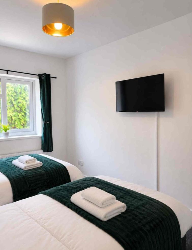 Amanda House - 3 Bedroom with Parking House in Metropolitan Borough of Solihull