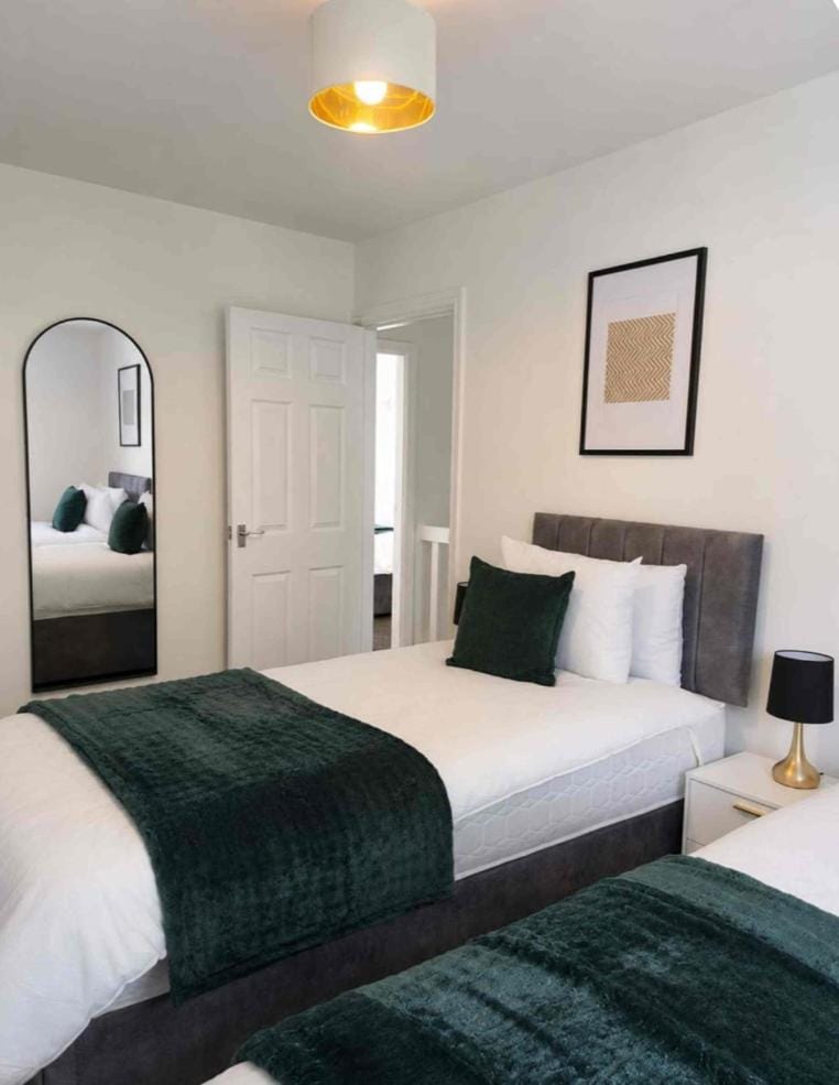 Amanda House - 3 Bedroom with Parking House in Metropolitan Borough of Solihull