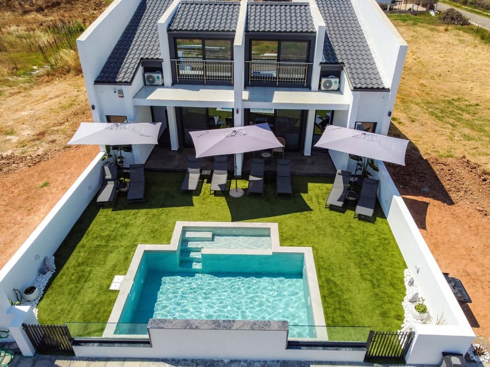 Garden, Garden view, Swimming pool, Swimming pool, sunbed