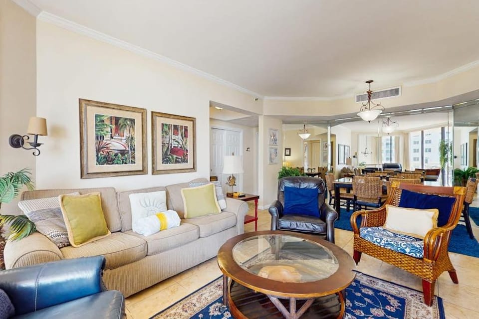 Cozy escape with Gulf views from balcony pool hot tub & WD - access to beach House in Miramar Beach