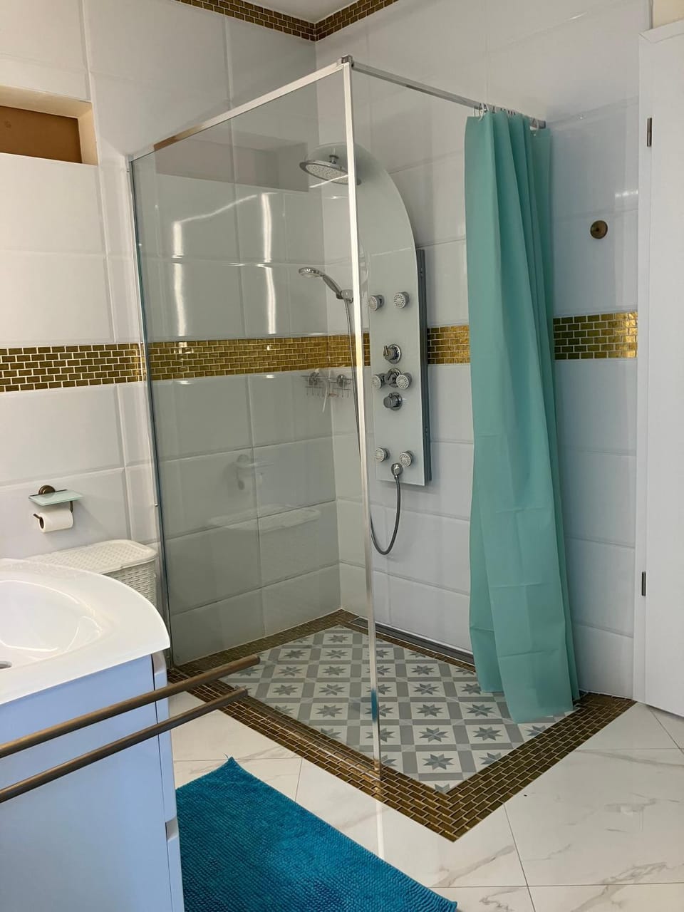 Bathroom, Living room