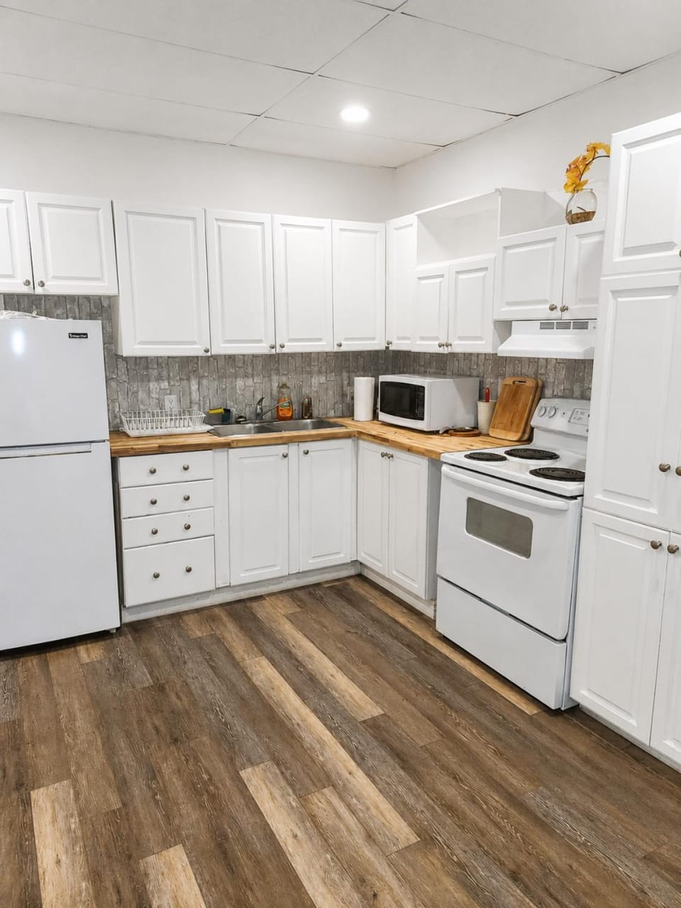 The Napanee Comfort stay by Instant Suites Apartment in Greater Napanee