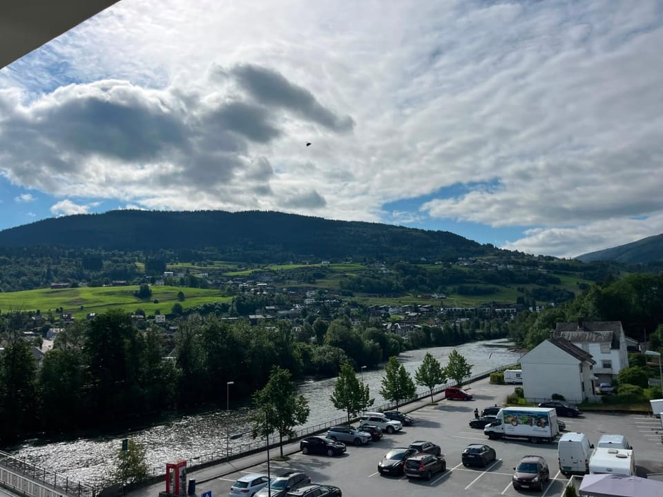 Luxury Balcony River View apt - Heart of Voss Apartment in Vestland