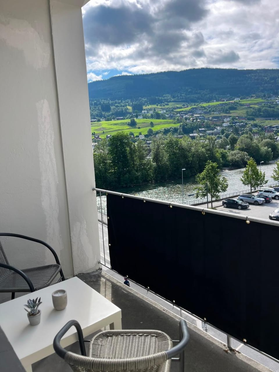 Luxury Balcony River View apt - Heart of Voss Apartment in Vestland