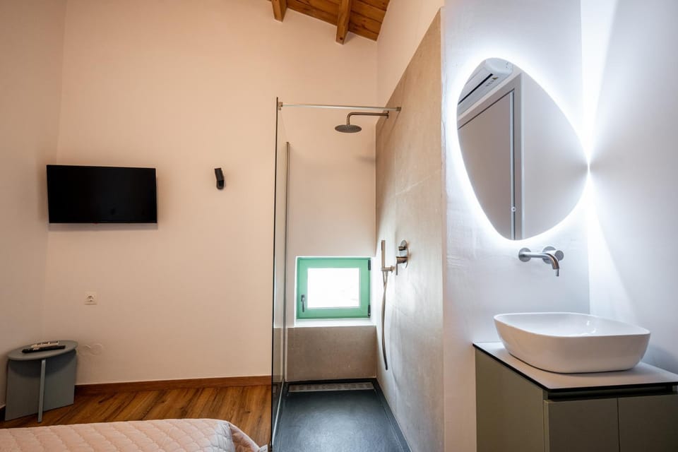 Shower, Bedroom
