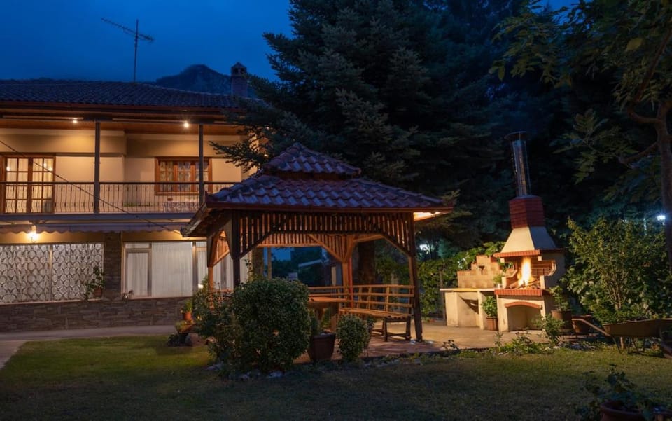 Apartment with courtyard and gazebo Apartment in Decentralized Administration of Macedonia and Thrace