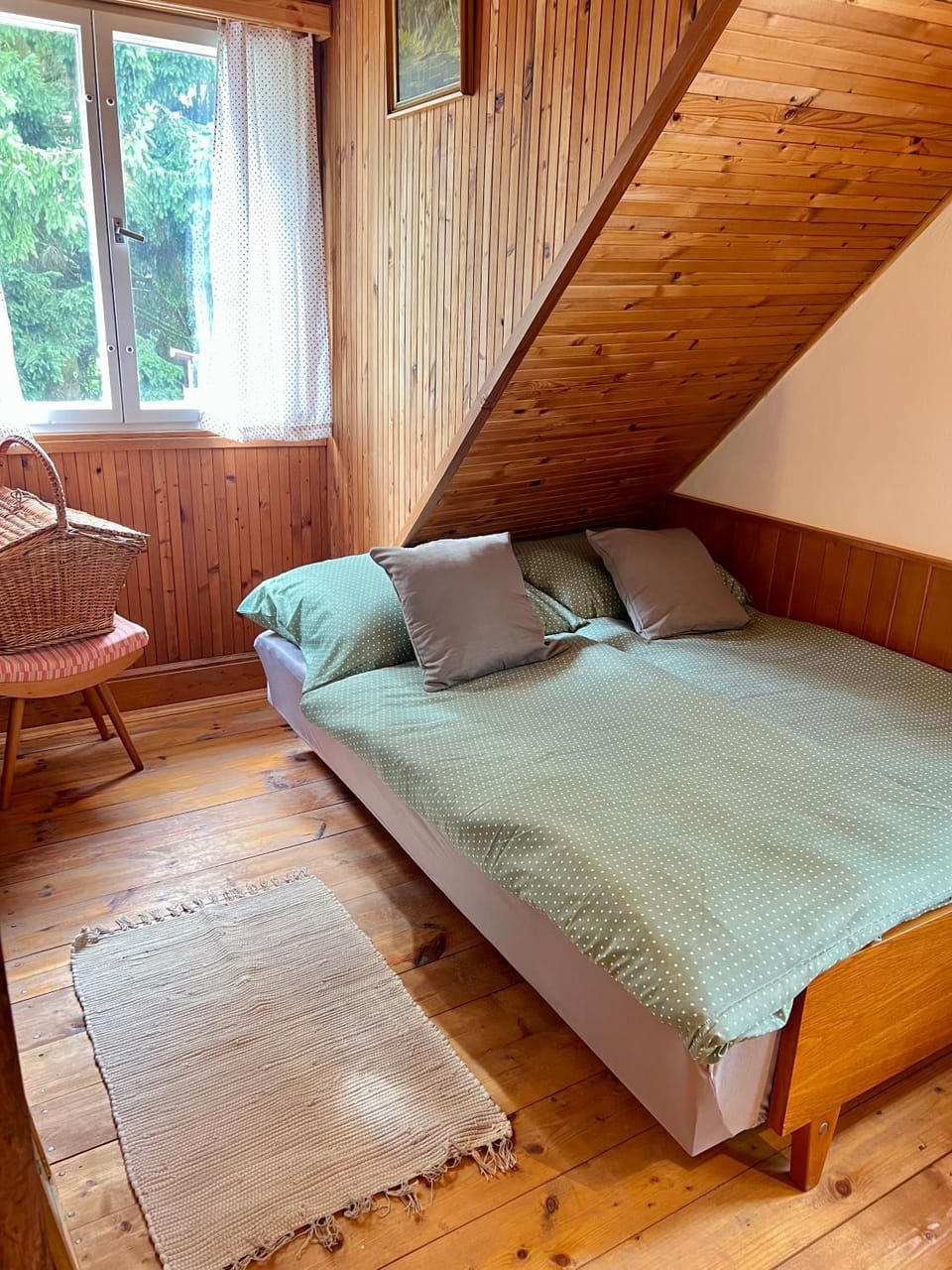 Bed, Photo of the whole room, Bedroom