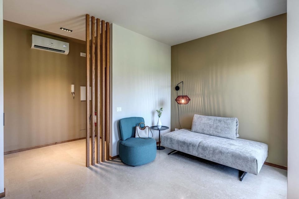 Bed, Living room