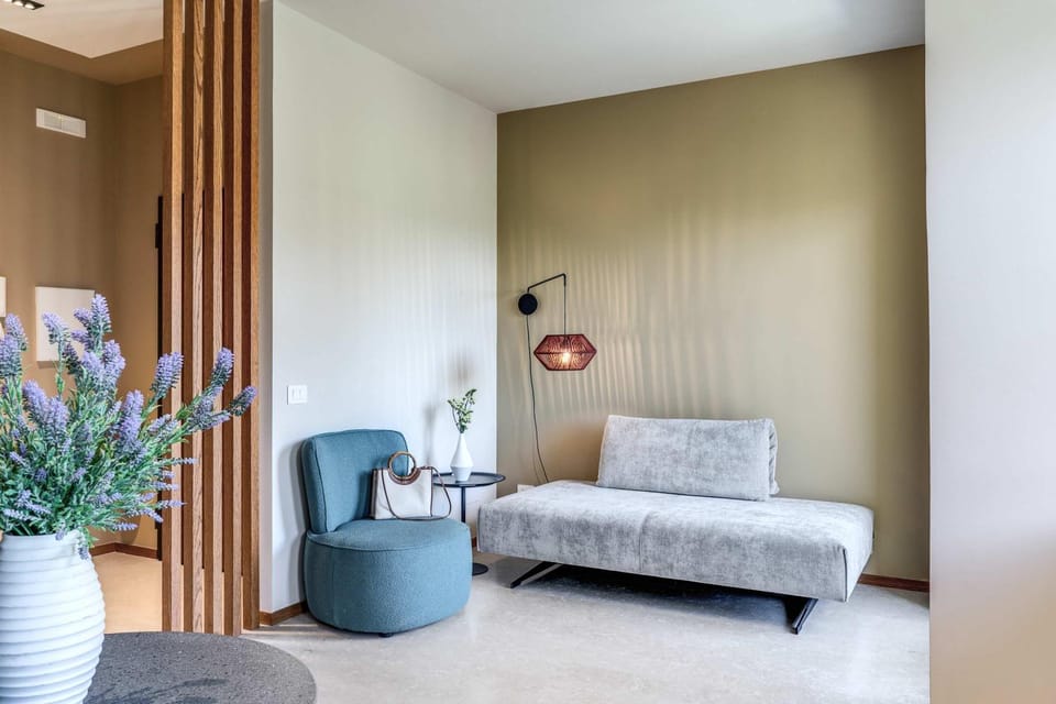 Bed, Living room