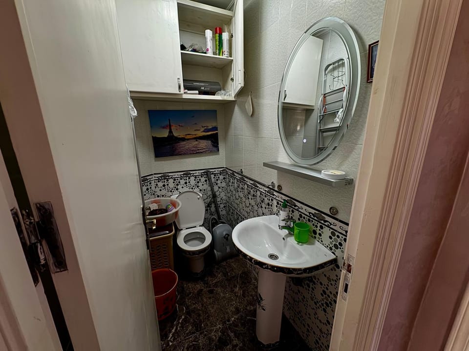 Toilet, Bathroom, towels
