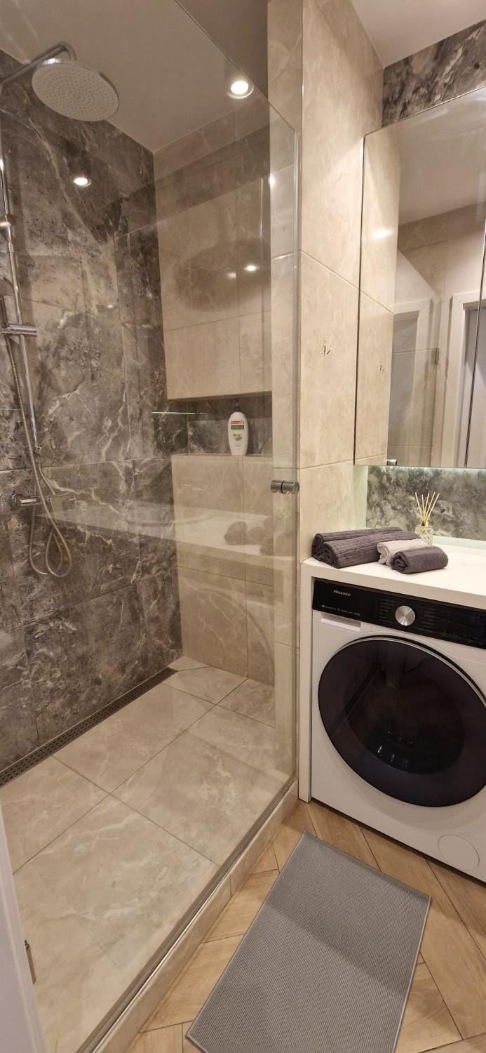 Shower, Bathroom, laundry, washing machine