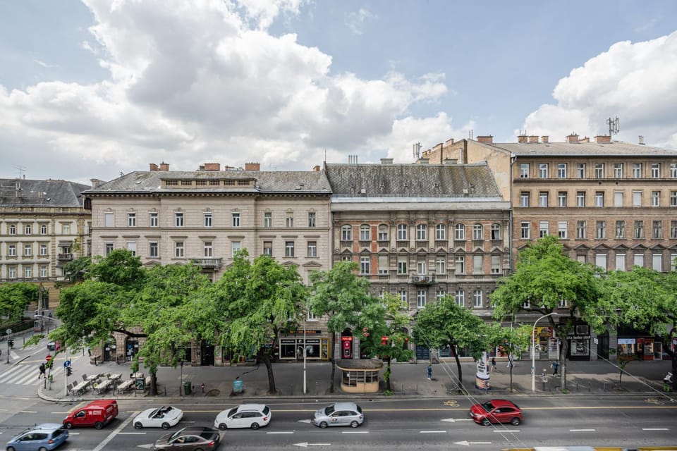 Day, Neighbourhood, City view, Street view, Location