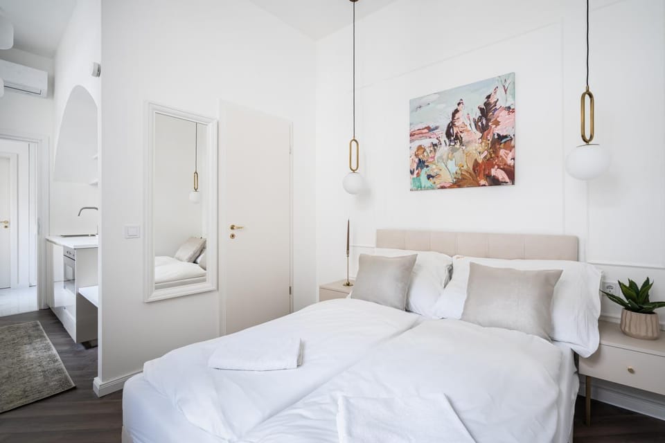 Bed, Photo of the whole room, Bedroom, towels