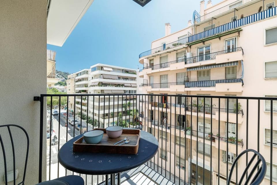 Charmant 2 pièces lumineux Quartier du Port Apartment in Nice