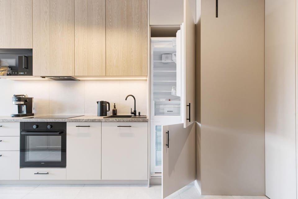 Coffee/tea facilities, Kitchen or kitchenette, dishwasher, oven, stove