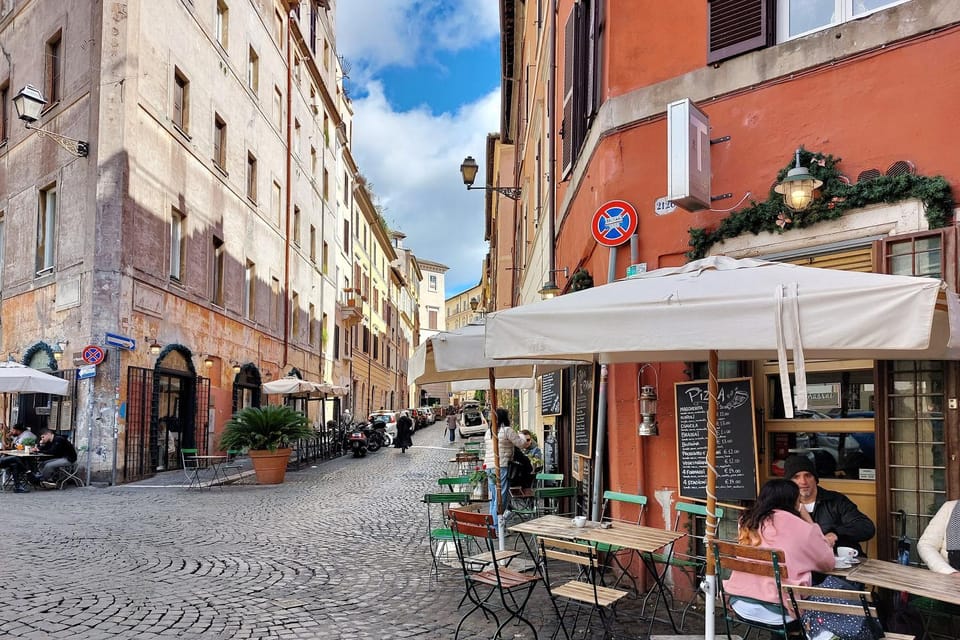 Property building, Restaurant/places to eat, Neighbourhood, Food and drinks, City view, Street view, Location