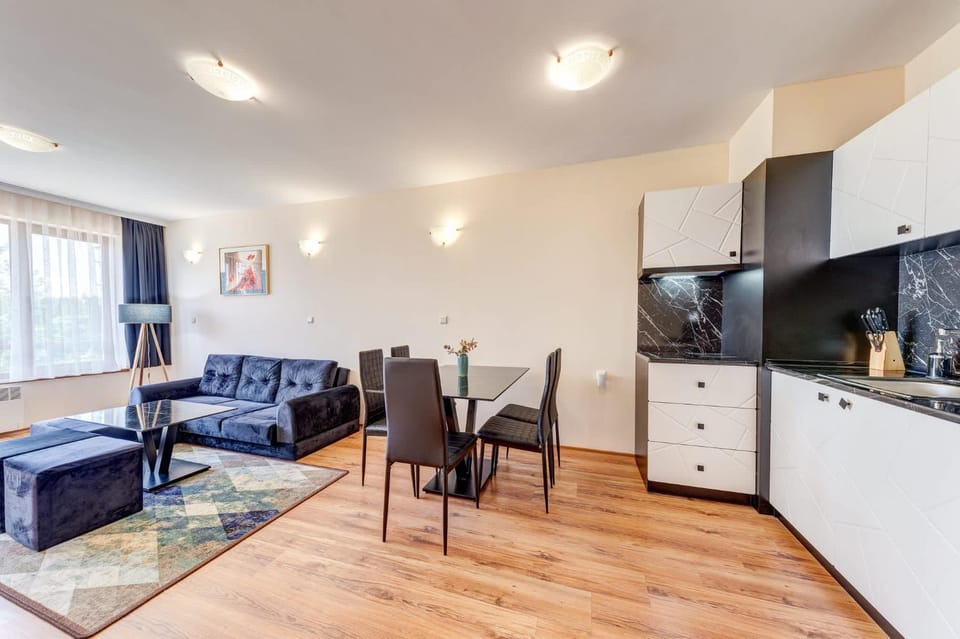 Kitchen or kitchenette, Living room, Seating area, Dining area, stove