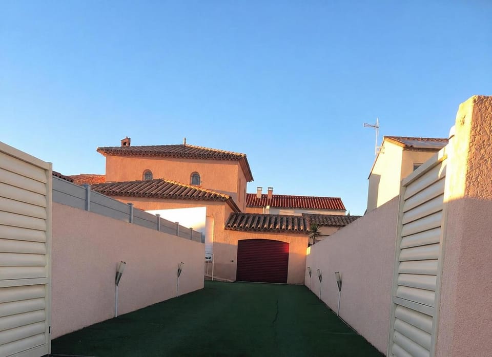 Villa Latour-Bas-Elne House in Saint-Cyprien