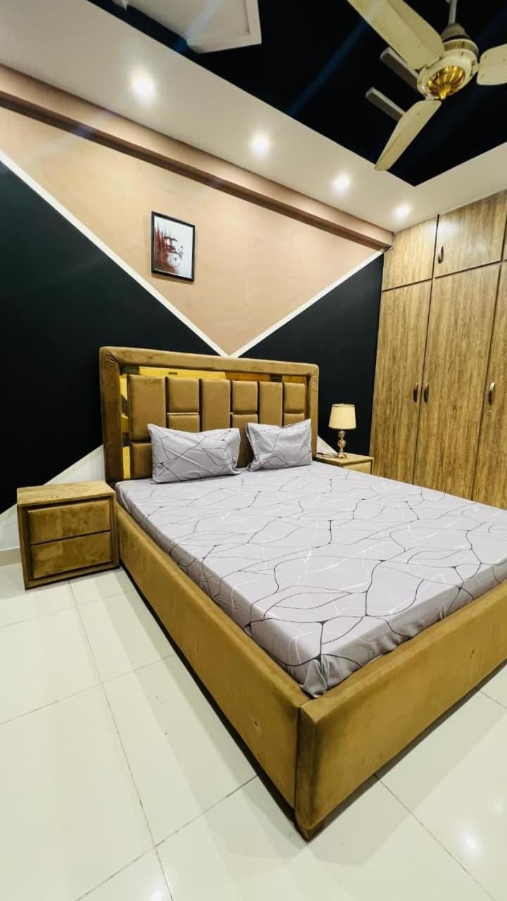 Bed, Photo of the whole room, Bedroom, fireplace