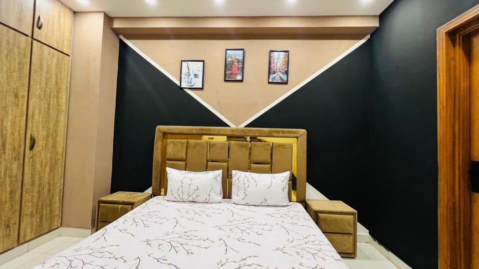 Bed, Photo of the whole room, Bedroom, wardrobe