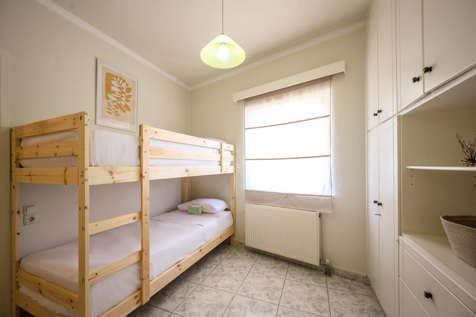 Bedroom, bunk bed